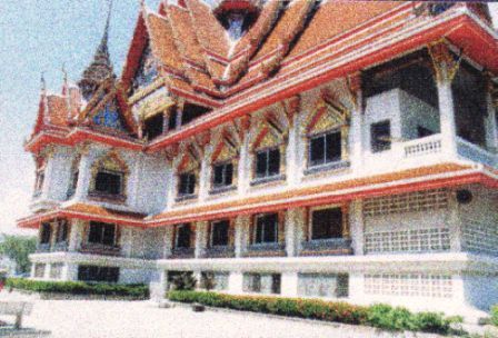 Tempio con serramenti Lesco in acciaio preverniciato  SN     Bangkok/Thailand 1998