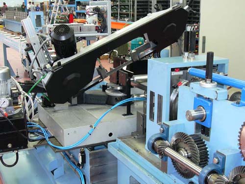 Fly cutting unit applied on Lesco roll forming line(Thailand 2007)